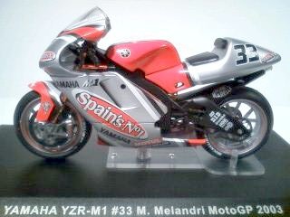 ixo ixo 1:24 YAMAHA YZR-M1 #33 M.Melandri MotoGP 2003 イクソ　ミニカー　バイク　ヤマハ　稀少品　激レア品　レーシング